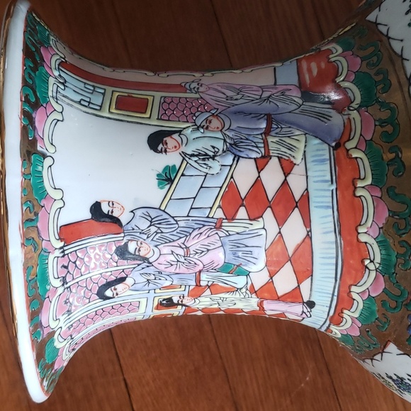 VINTAGE FAMILLE ROSE VASE - Picture 3 of 13